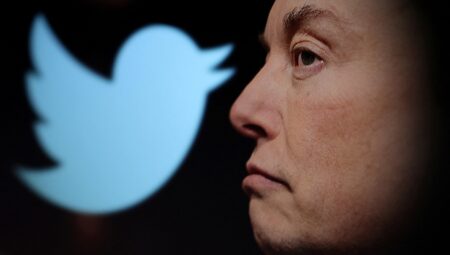 Elon Musk niyetli: Twitter’ın kıymeti yarı yarıya düştü!