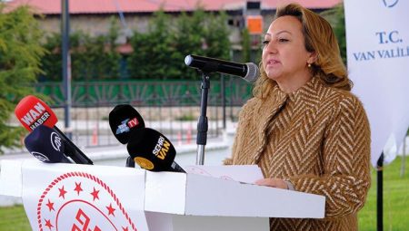 Kültür ve Turizm Bakan Yardımcısı Yavuz, Van’da kütüphane açılışına katıldı