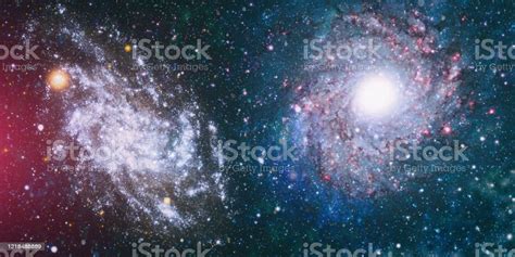 Uzaydaki Yıldızlar ve Galaksiler